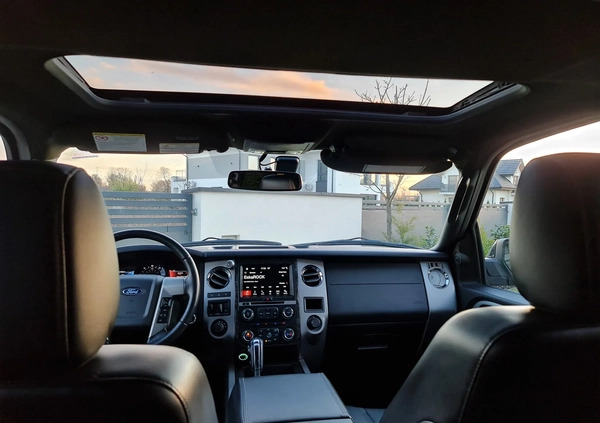 Ford Expedition cena 128900 przebieg: 186000, rok produkcji 2017 z Warszawa małe 667